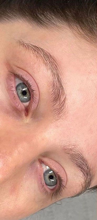 Eyebrow before threading, unshaped brow
