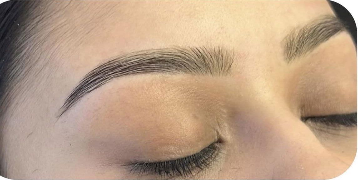 Both eyebrows after threading, clean defined arches