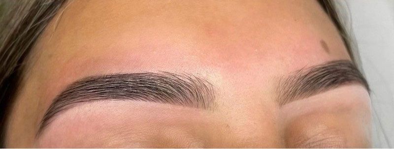 Both eyebrows after threading, clean defined arches